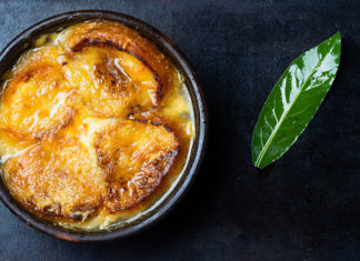 Zupa cebulowa – jak ją przygotować?