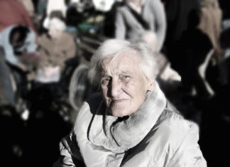 Jak komfortowo opiekować się i karmić osoby starsze i chore ?