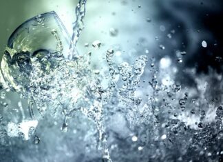 Co daje płukanie jamy ustnej woda utleniona?