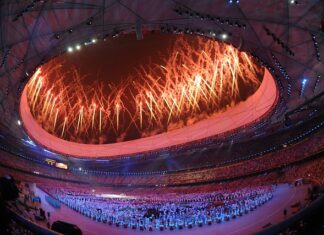 Ile po otwarciu płyn do soczewek?