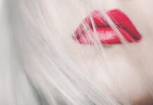 Jaki kolor pomadki do piwnych oczu?